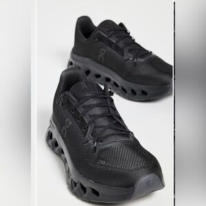 On Running women’s Athletic Shoes. Black/charcoal New w Box